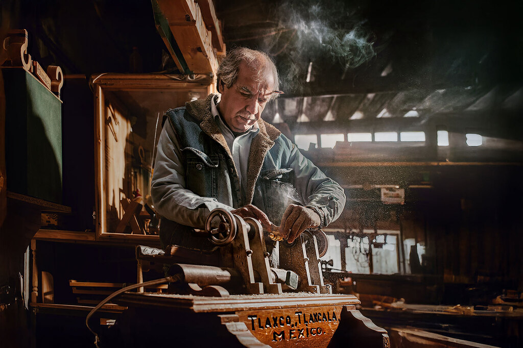 Artesano de madera (2 fotos)
