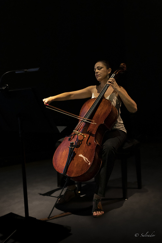 Escenas cotidianas 9979, Marta Mulero Cellist and music professor