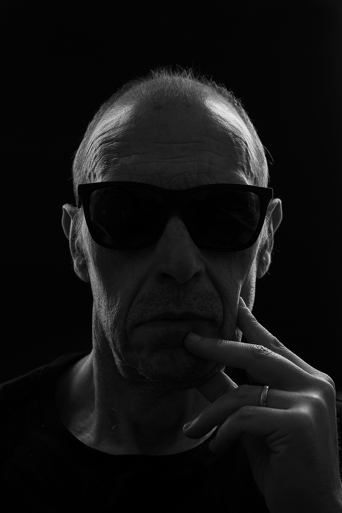 Self-portrait (2 fotos)