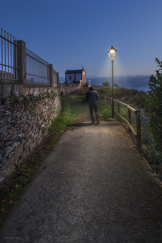 _AMC2320-HDR Luarca ermita amanecer yo 21-9-25