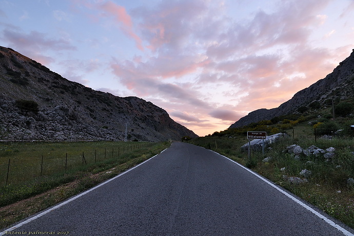 camino al atardecer