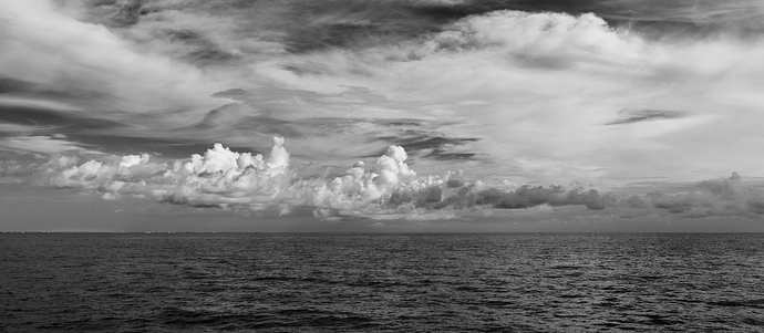 Nubes 1 LG QRoo 10_25 BN