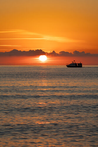 Amanecer barco tamaño
