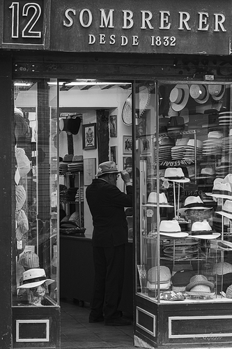 Escenas cotidianas, Sombreros - 5318