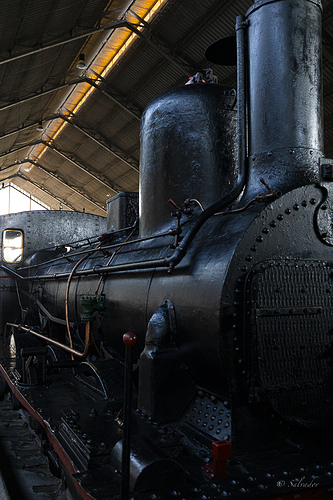 Trenes antiguos, interiores y elementos de la estación._-5