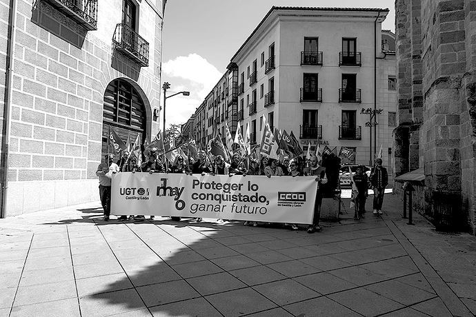 ¡¡No nos mires, unete !!